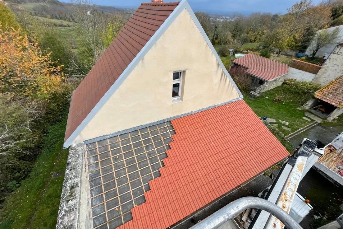 Pose de tuiles depuis la nacelle